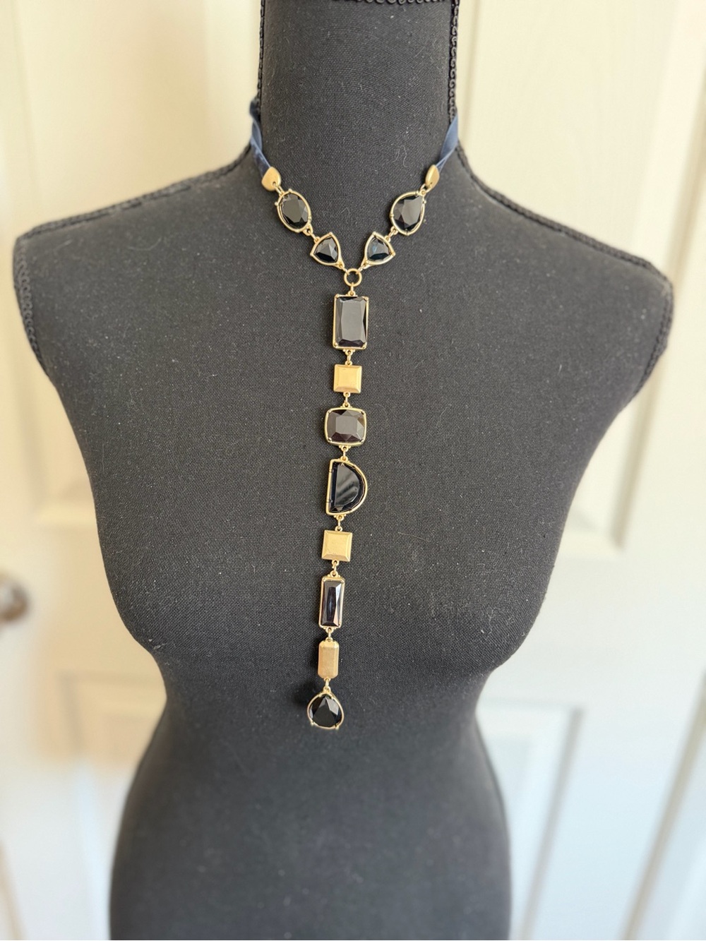 Chico’s choker dangle faceted black and goldtone navy velvet chain wear on clasp